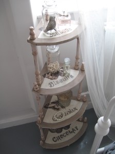 Shabby Chic 4 Tier Etagere Corner Shelf