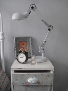 Shabby Chic Vintage Bedside Lamp Table Storage Cabinet Chest Bedroom Furniture