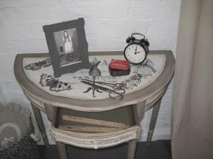 'Forme de Robe' Console Table